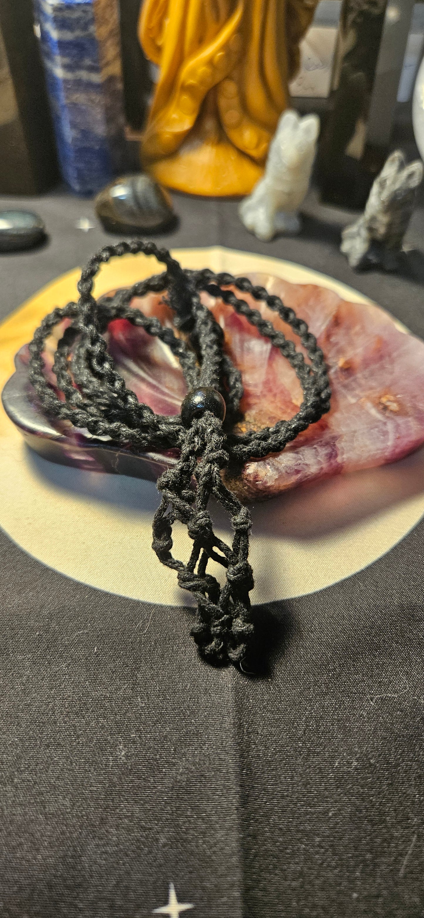 Braided Necklace with pouch for medium-sized tumbled stones