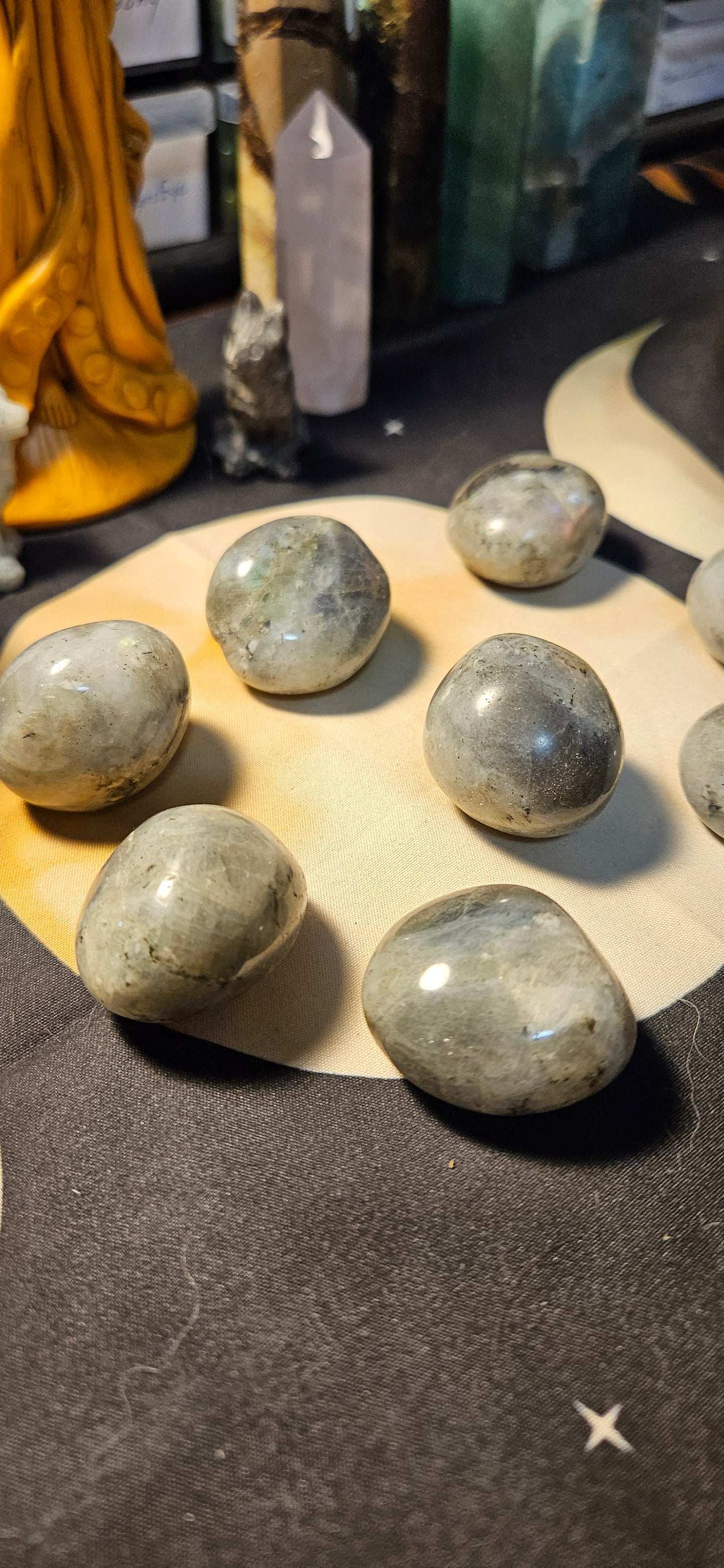 Braided Necklace with pouch for medium-sized tumbled stones