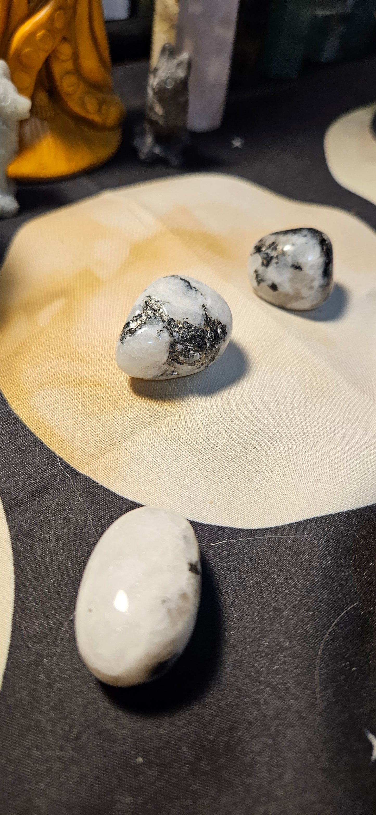 Braided Necklace with pouch for medium-sized tumbled stones