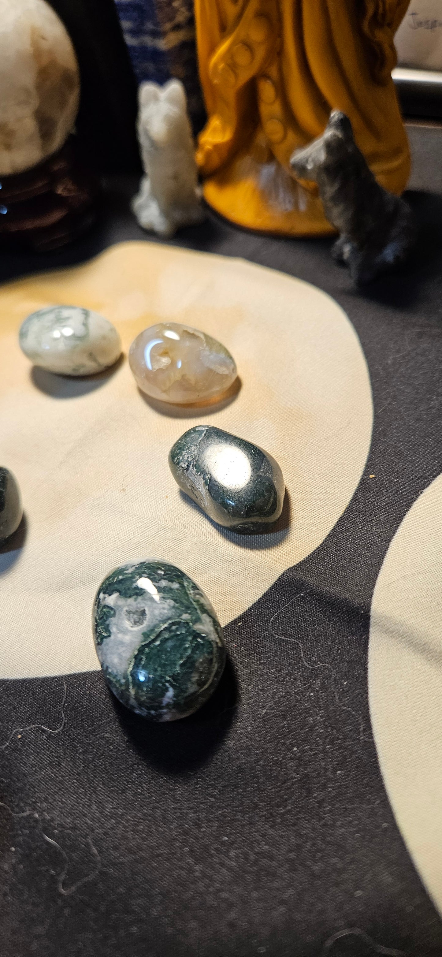 Braided Necklace with pouch for medium-sized tumbled stones