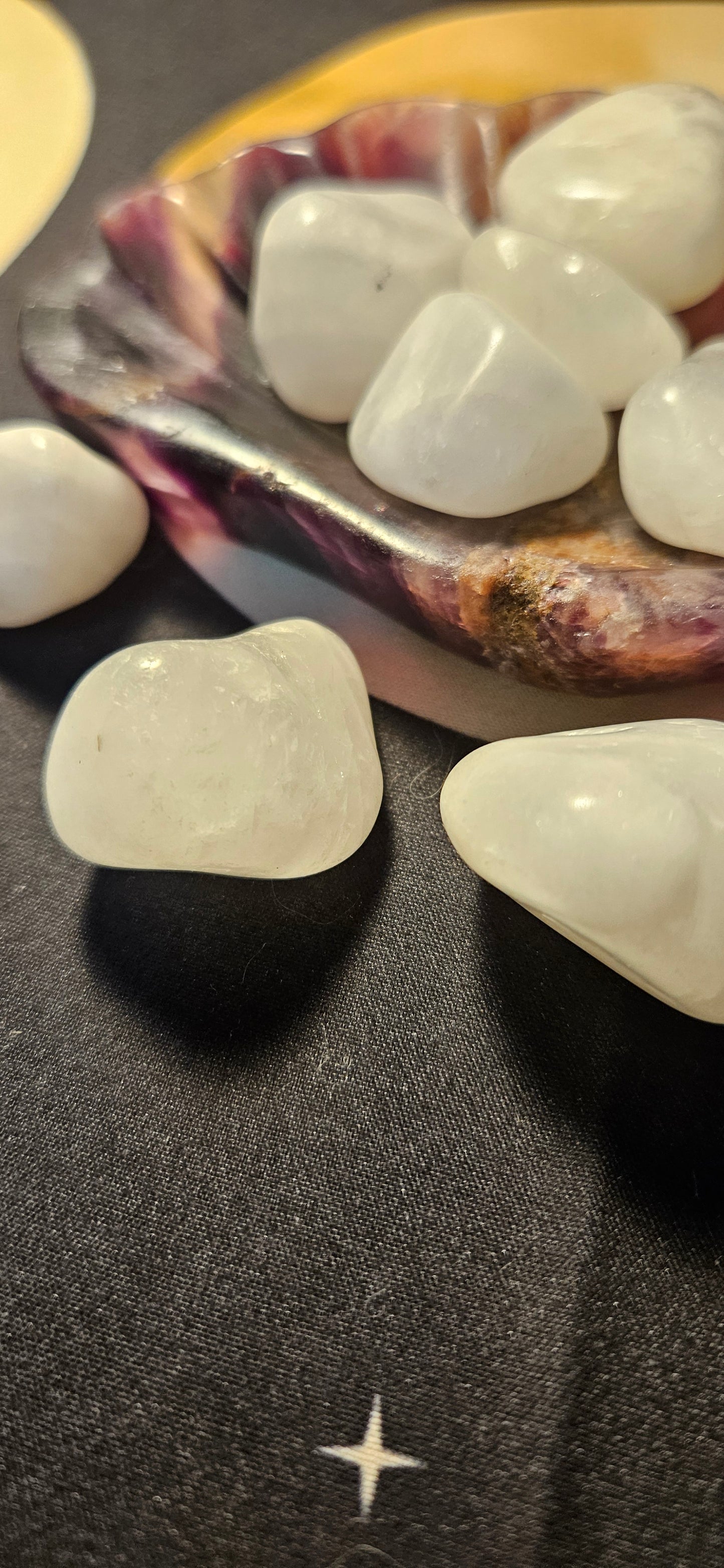 Braided Necklace with pouch for medium-sized tumbled stones